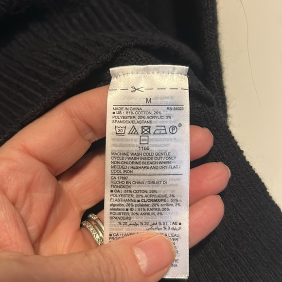 2/$15 Old Navy Sweater Size Medium Black - Picture 6 of 7